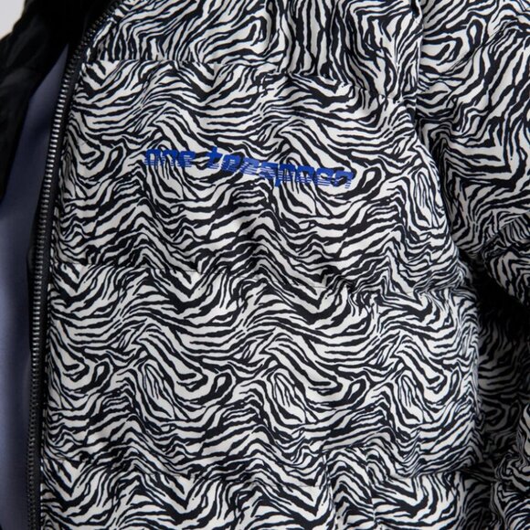 One Teaspoon Zebra Puffer Jacket Coat Front Zipper Double Pockets Cozy Comfy - Picture 4 of 4